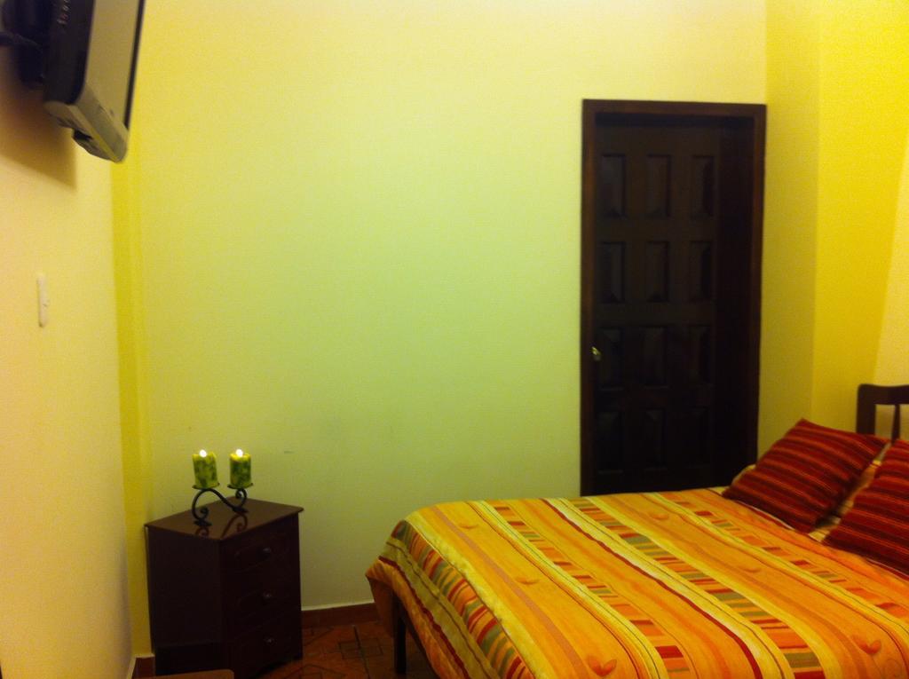 Hotel Margarita 2 Quito Oda fotoğraf