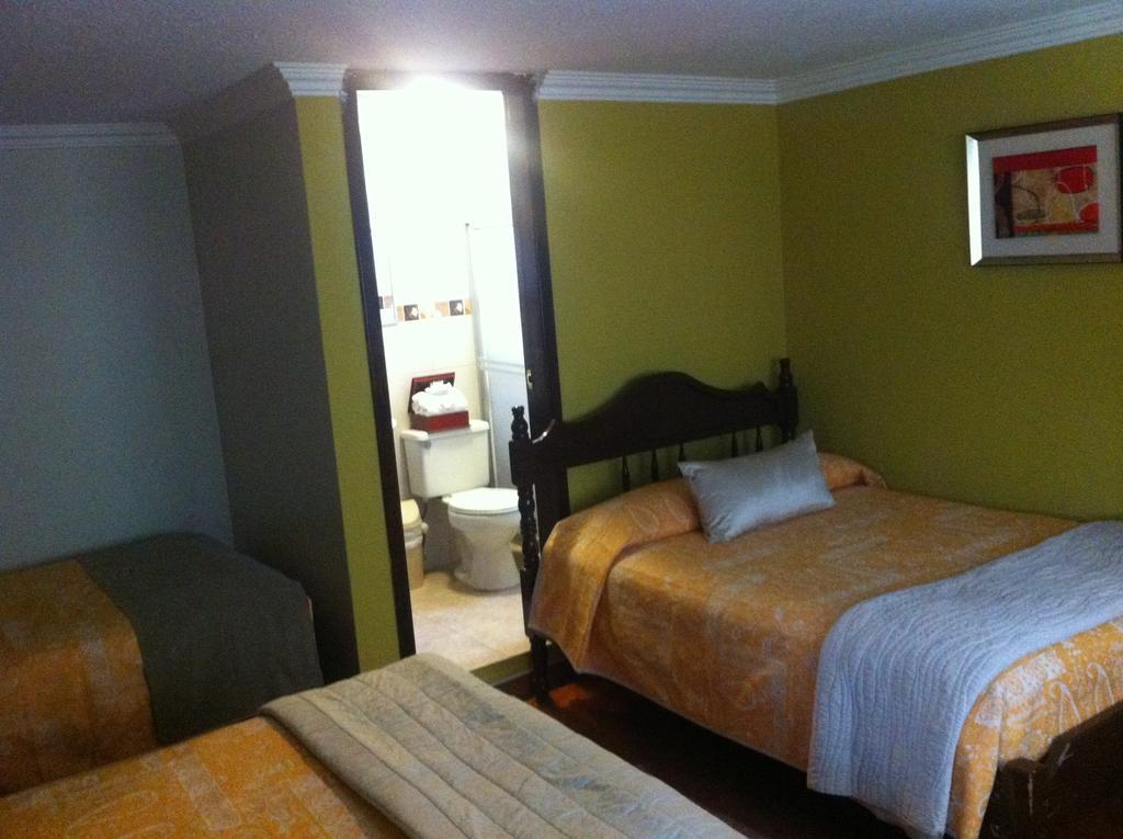 Hotel Margarita 2 Quito Oda fotoğraf